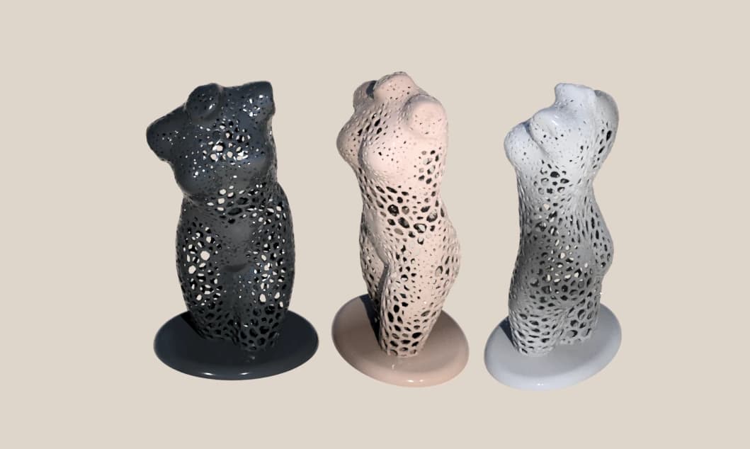 Prachtige vrouwelijke torso met voronoi patroon